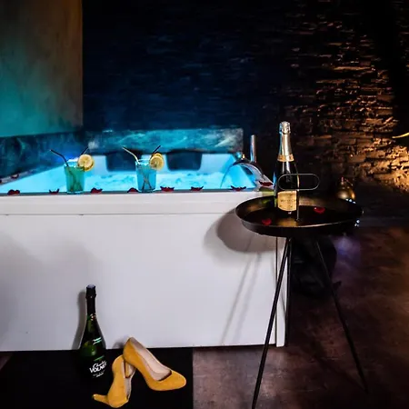Love Suites & Spa 